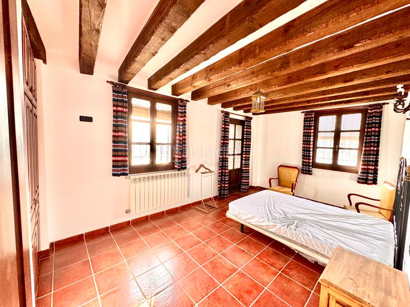 Foto f94471f3-b26f-40bf-8454-3475c9fc3fc0. Edificio  de 3 viviendas rurales en Juviles