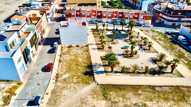 Foto 0cc6bd2a-cd25-4c1b-ba5f-616db7cb3914. Terreno residencial solar urbano en la curva, en Adra