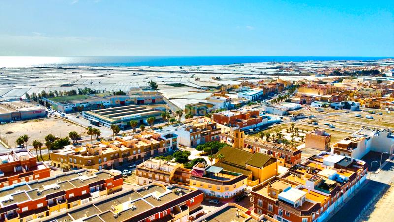 Foto 2495610f-4141-4ee8-8749-15b9c4c905b5. Terreno residencial solar urbano en la curva, en Adra