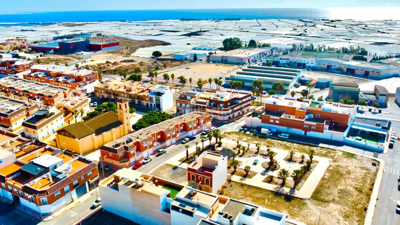 Foto 4fbd3217-1d56-4d6a-b703-579ef9184ef3. Terreno residencial solar urbano en la curva, en Adra
