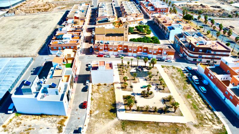 Foto 5e814ce3-d54a-46ef-b1d6-f37e59023631. Terreno residencial solar urbano en la curva, en Adra