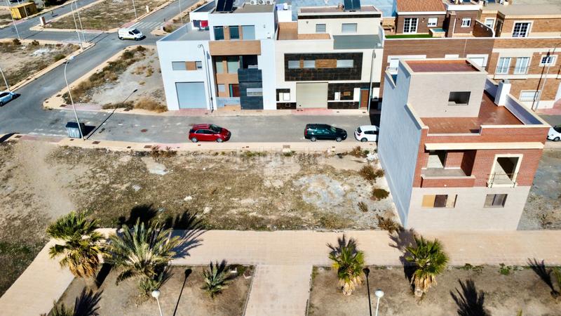 Foto 699cb121-ddfd-4f9d-af04-13015ba0edf0. Terreno residencial solar urbano en la curva, en Adra