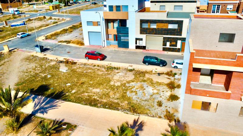 Foto ee39c3ce-3705-488e-bc29-24b9b32eee24. Terreno residencial solar urbano en la curva, en Adra