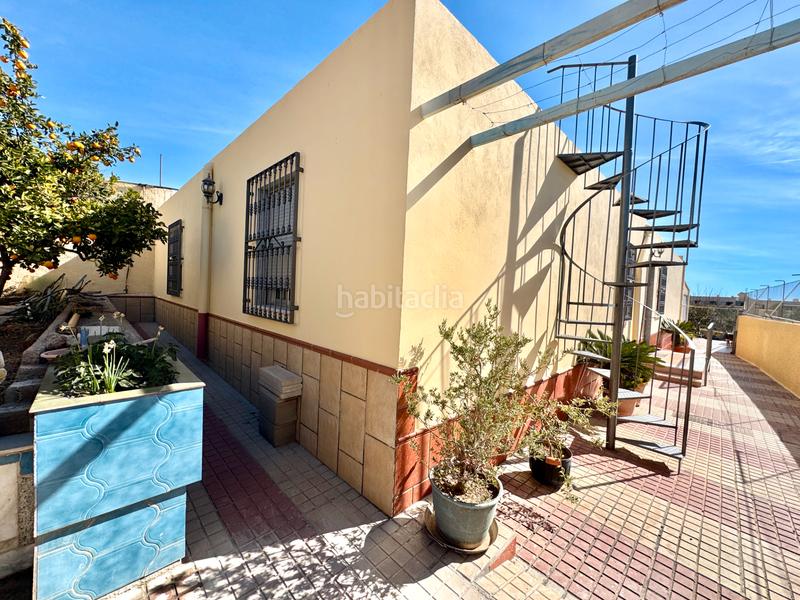 Foto 54a288f0-9910-4177-b813-9e640569f374. Chalet vivienda con huerto en Dalías