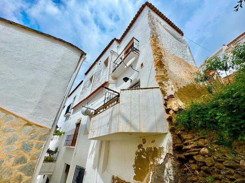Foto d870f502-6bd3-43e2-a774-239a1985c596. Casa  cueva en Ohanes