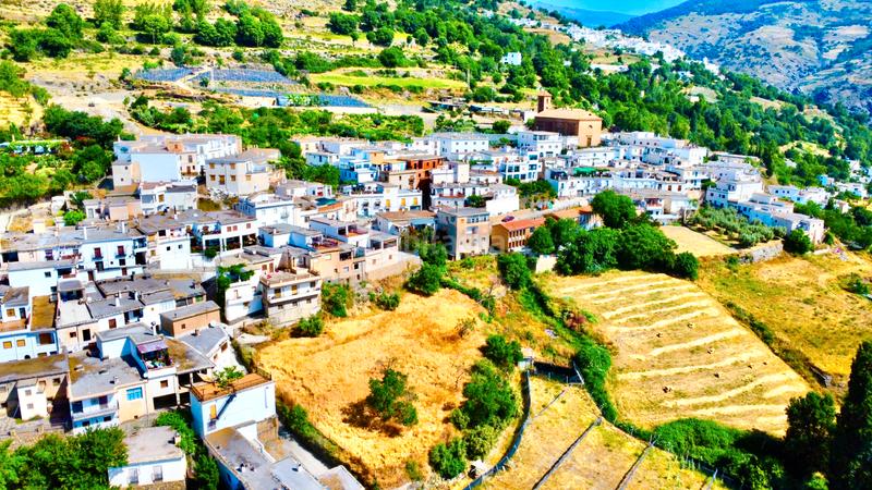 Foto 67ff4e95-365a-4b2a-9f68-6013c4d500f9. Casa a calle real de alcútar 13 a Bérchules