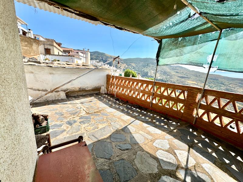 Foto cb804fab-cd9f-4b30-8579-06a84e74fd92. Casa a calle real de alcútar 13 a Bérchules