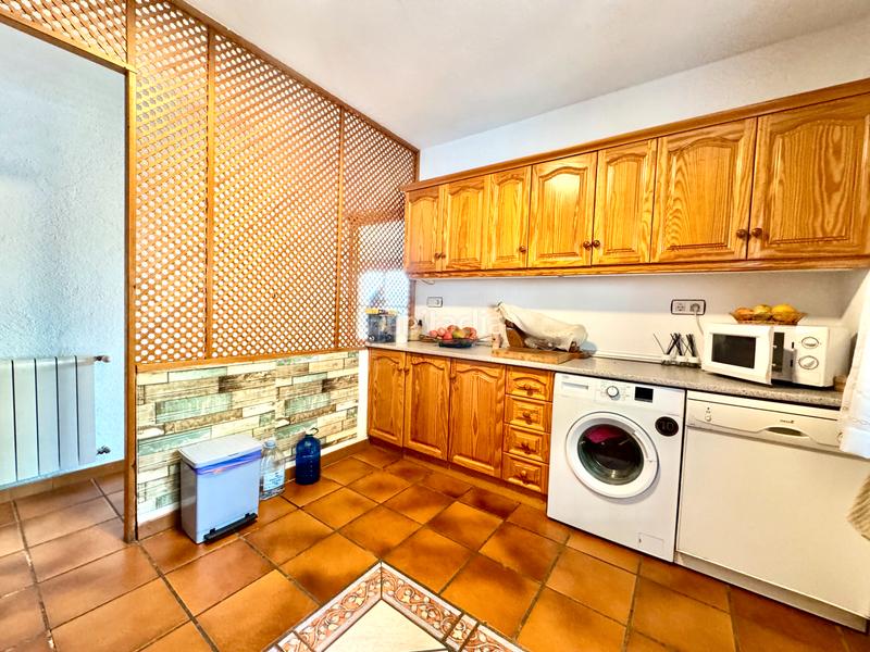 Foto 8a110842-8d81-400b-8fbd-57192fd4bc52. Xalet amb xemeneia calefacció aparcament piscina a Bérchules