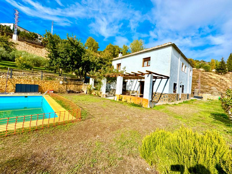 Foto 97a50603-9073-44df-90ec-afe17baea009. Xalet amb xemeneia calefacció aparcament piscina a Bérchules