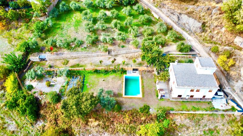 Foto af8939d7-5dd6-4dc6-80e0-23c9fcbaa0b7. Xalet amb xemeneia calefacció aparcament piscina a Bérchules