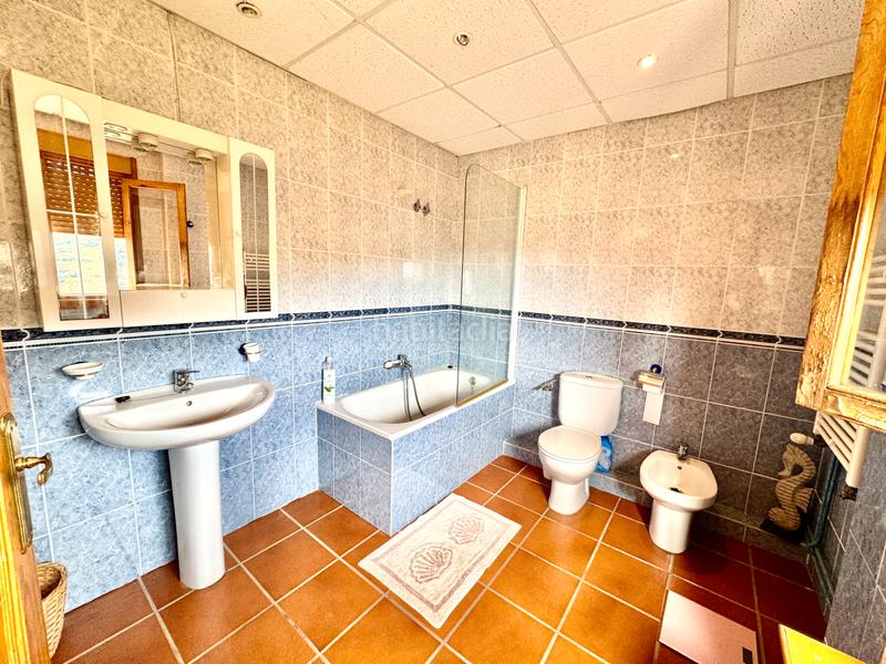 Foto b769e257-e0ff-4f35-b1b1-56373bc2f53b. Xalet amb xemeneia calefacció aparcament piscina a Bérchules