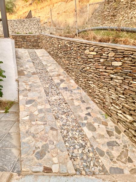 Foto b86caaf6-555e-4651-8369-8124a83818c7. Xalet amb xemeneia calefacció aparcament piscina a Bérchules