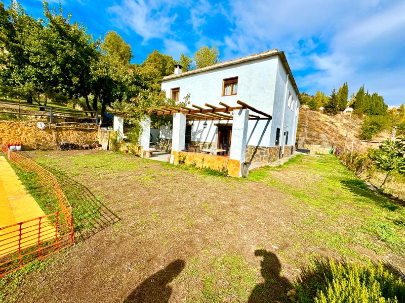 Foto ca97fa29-329a-4b1a-9d21-884ee627c88b. Xalet amb xemeneia calefacció aparcament piscina a Bérchules