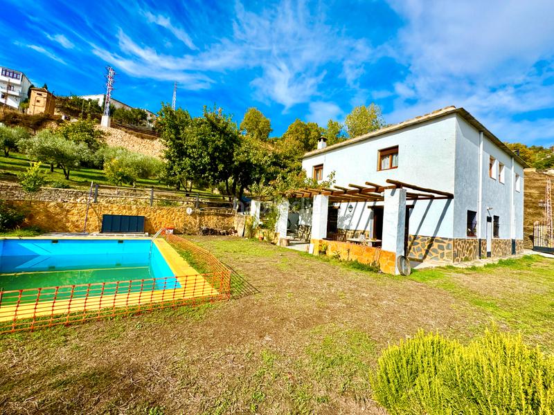 Foto d4e3a3bf-34d0-402f-8369-b7464b1d39d7. Xalet amb xemeneia calefacció aparcament piscina a Bérchules