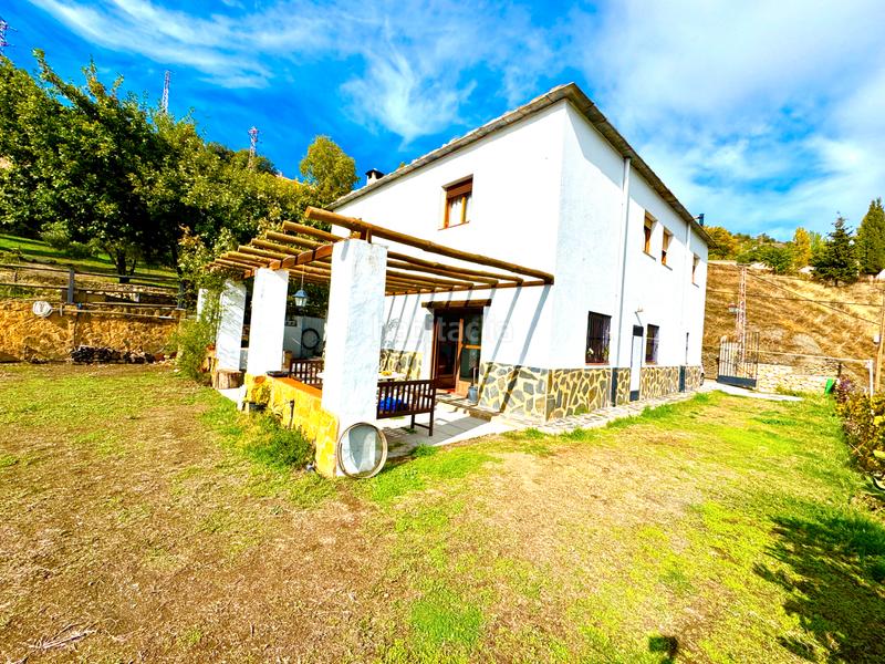 Foto dc103f0d-6336-453d-8f7b-8cd690ee3769. Xalet amb xemeneia calefacció aparcament piscina a Bérchules