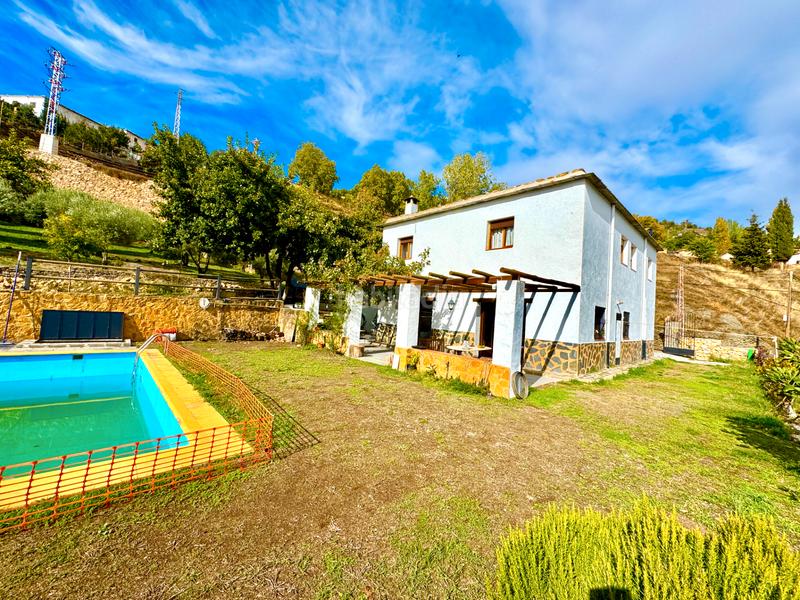 Foto eaafc366-9fb5-40e9-8873-516f6c5f8ad9. Xalet amb xemeneia calefacció aparcament piscina a Bérchules