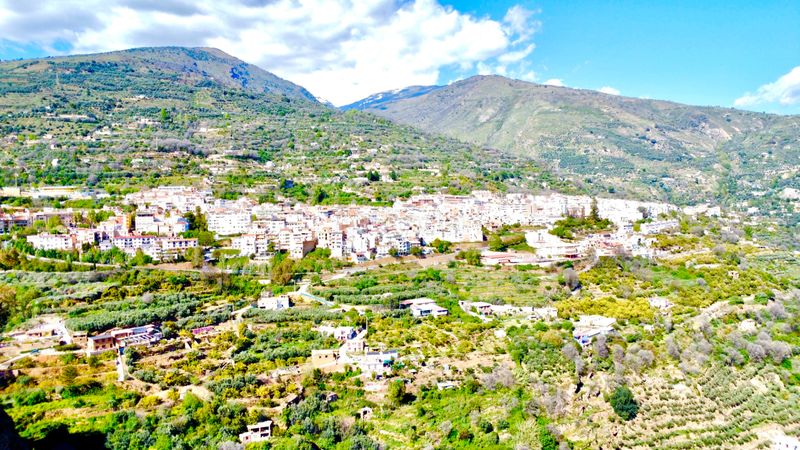 Foto 4f2f038e-73e8-4699-b314-7daf000db1ef. Pis a Lanjarón