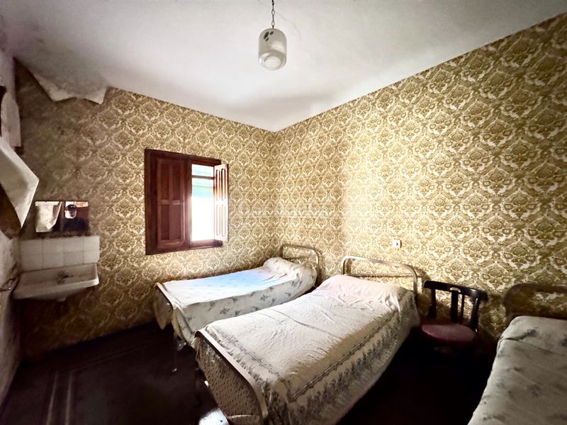 Foto b9a24f23-c051-48d8-aa3b-fc4130ca74eb. Casa a calle huelva 9 a Lanjarón