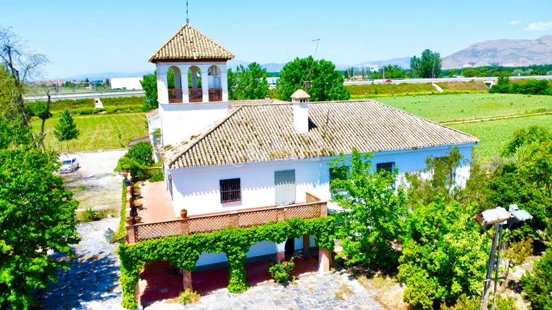 Foto 6324f484-ca78-4791-a11a-a7af469c0829. Casa amb aparcament piscina a Rosaleda - Juventud Granada