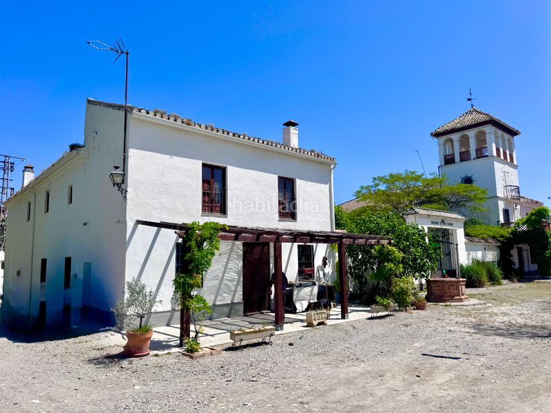 Foto a0667c88-105c-4322-bf33-55e7a19570cb. Casa amb aparcament piscina a Rosaleda - Juventud Granada