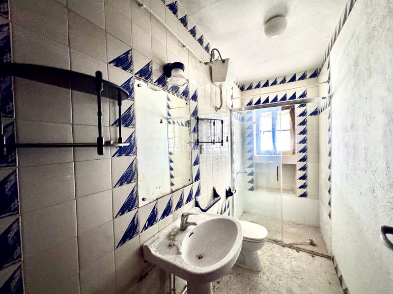 Foto da864c0c-b7b5-44a4-bea0-3f14419a8404. Casa amb aparcament piscina a Rosaleda - Juventud Granada