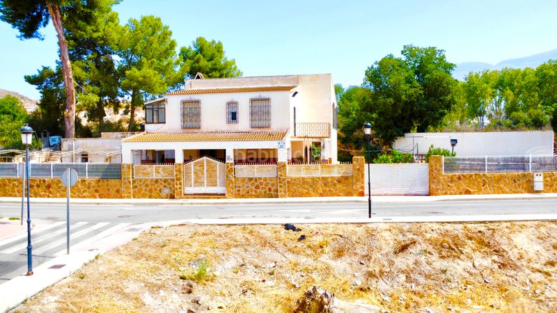 Foto bacf2646-d261-4b5e-97aa-46c389f31e41. Chalet casa o chalet independiente en venta en Berja