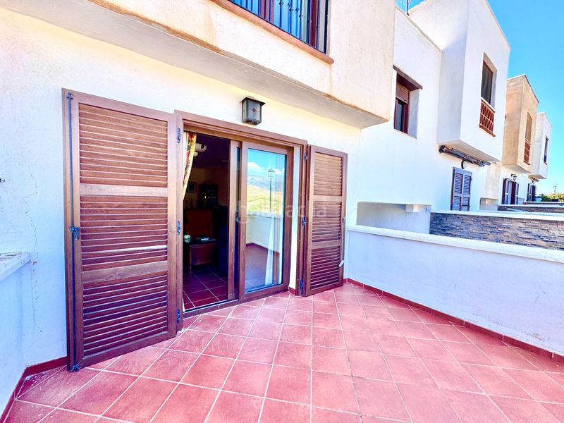 Foto dbeebe80-129a-4cb1-aa4b-b21a98774773. Casa amb xemeneia aparcament a Alcolea