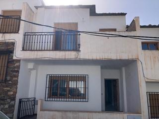 Casa aparellada a Calle iglesia 17. Vivienda duplex en mairena