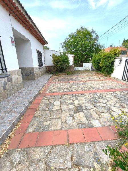 Foto 42a94acc-1c21-481f-8942-c48a6f798cb2. Xalet amb xemeneia aparcament piscina a Lliçà d´Amunt