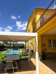Chalet  Carrer cadernera. *casa unifamiliar independiente con psicina jardin*