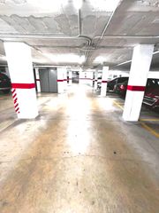 Posto auto  Carrer de santa marta. Amplia plaza de parking para coche grande en castelldefels – cal