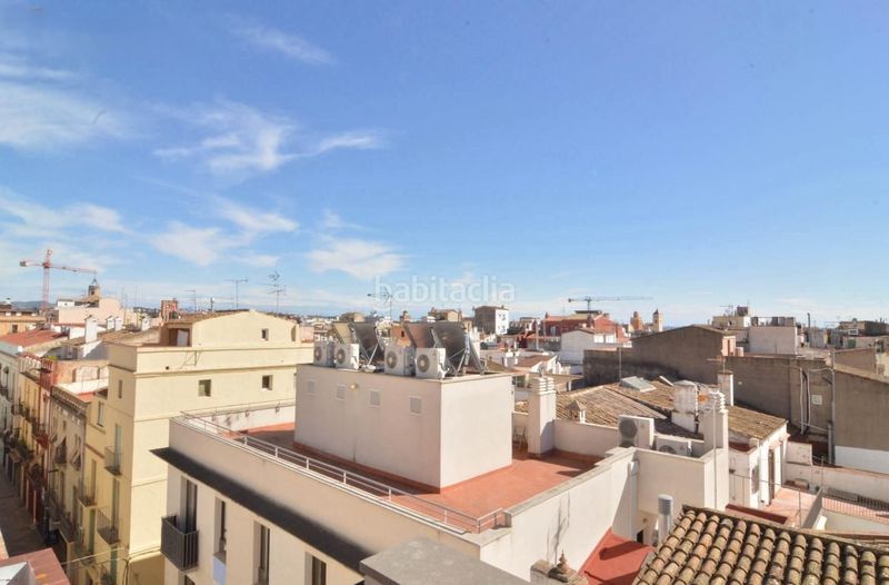 Foto abe466a6-c93a-4108-9d1f-4d6d1ed77c65. Edifici a plaça de les neus 3 a Centrevila Vilanova i la Geltrú