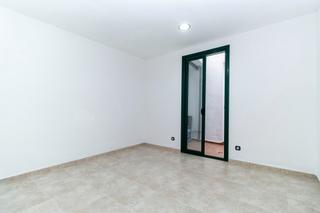 Flat in La Nova Esquerra de lEixample. Oportunidad en barcelona