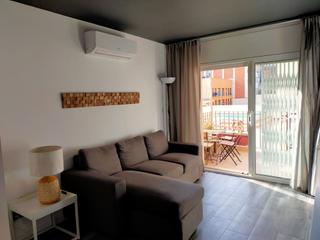 Lloguer Àtic  Baixada de la glòria. Piso pequeño en alquiler