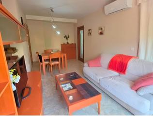 Piso  Carrer pintor manel coll i rodríguez 7. Luminoso piso con terraza y piscina comunitaria en zona tranquil