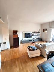 Pis  Avinguda de la indústria. Luminoso piso de 3 habitaciones con terraza privada y vistas en