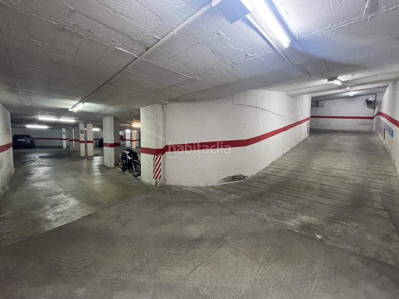 Foto f122ea45-6336-42cc-9e01-885f9841c39b. Parking coche en La Devesa Girona