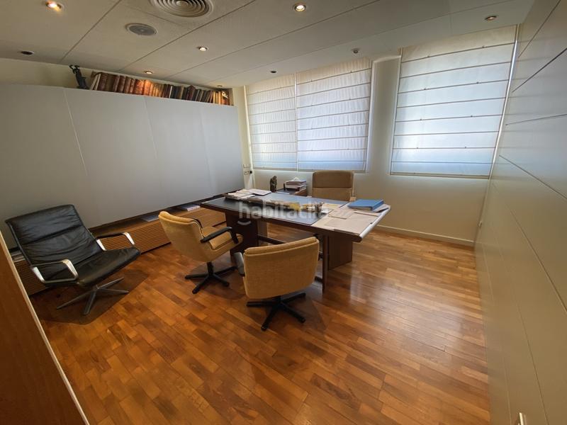 Foto 5b1d8aae-f998-424b-bb66-34b8a2ca98fc. Office space with heating in Eixample Nord Girona