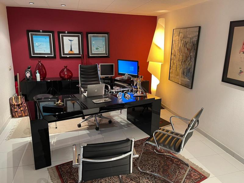 Foto ed8af6f3-a81c-4aa2-81aa-ca1b1329bd34. Office space with heating in Eixample Nord Girona