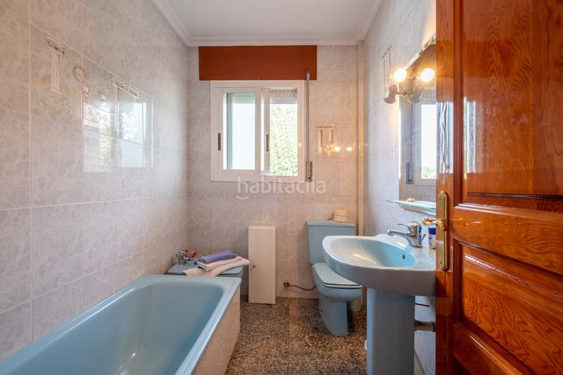 Foto 46cd22c3-82e0-410e-886a-1633aa28a0f8. House with heating parking in Montilivi Girona