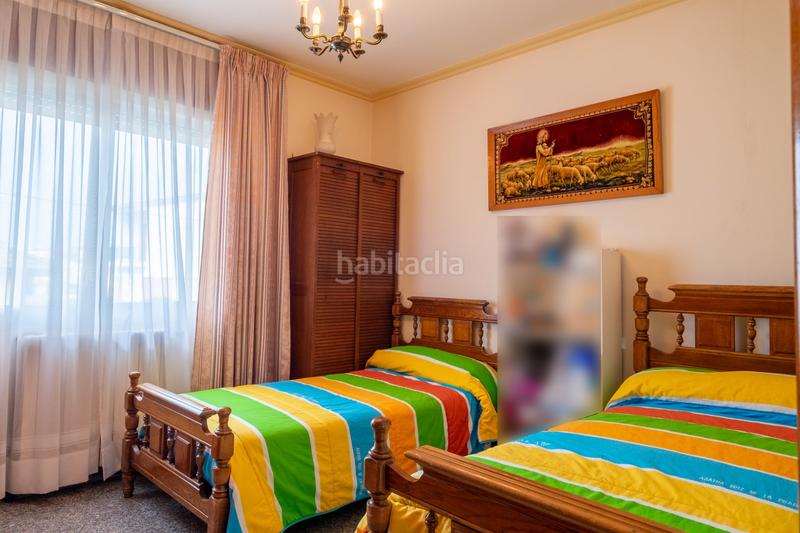 Foto f93f979a-6e06-4afe-818d-2b6e4f231963. House with heating parking in Montilivi Girona