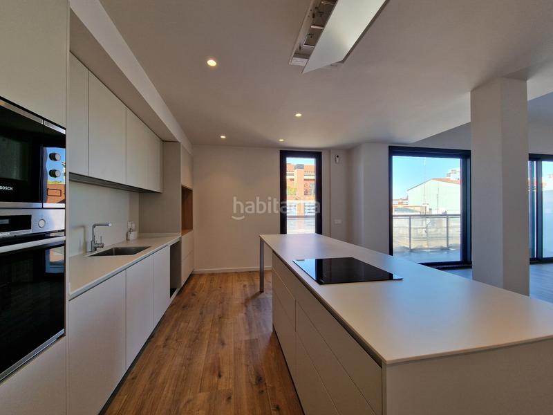 Foto 25934b3d-f3dc-49b0-925b-136cc0e4529e. Penthouse with heating in Eixample Nord Girona