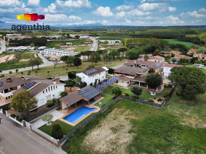 Foto f108a1fb-33f4-4b9d-bdf1-6f5219ac182e. Maison avec chauffage parking piscine dans Sils