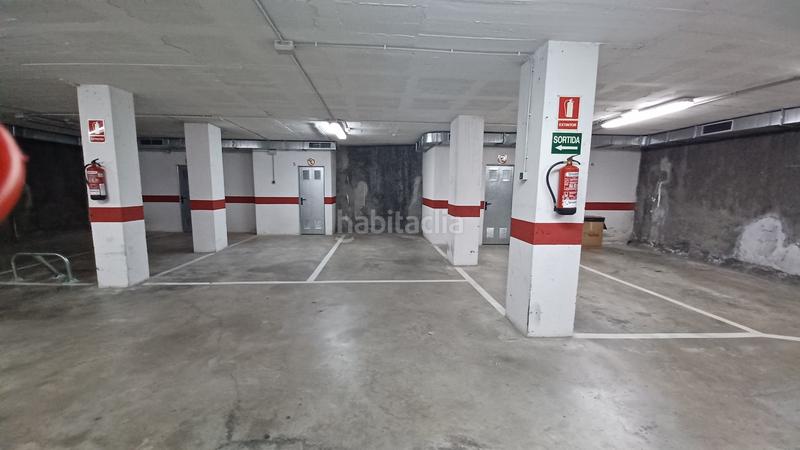 Foto efff9dc8-fbdf-4400-beb1-4128ab890901. Parking coche en Eixample Nord Girona