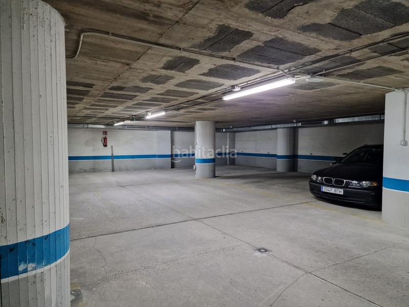 Foto bfa1e4a5-9531-4f02-a9d6-590ae2b5b403. Parking moto en Centre-Barri Vell Girona