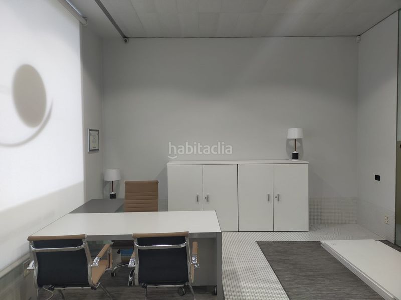 Foto b42e0608-ef38-4f04-ad17-f139eb9a7ad0. Local comercial a Eixample Sud-Migdia Girona