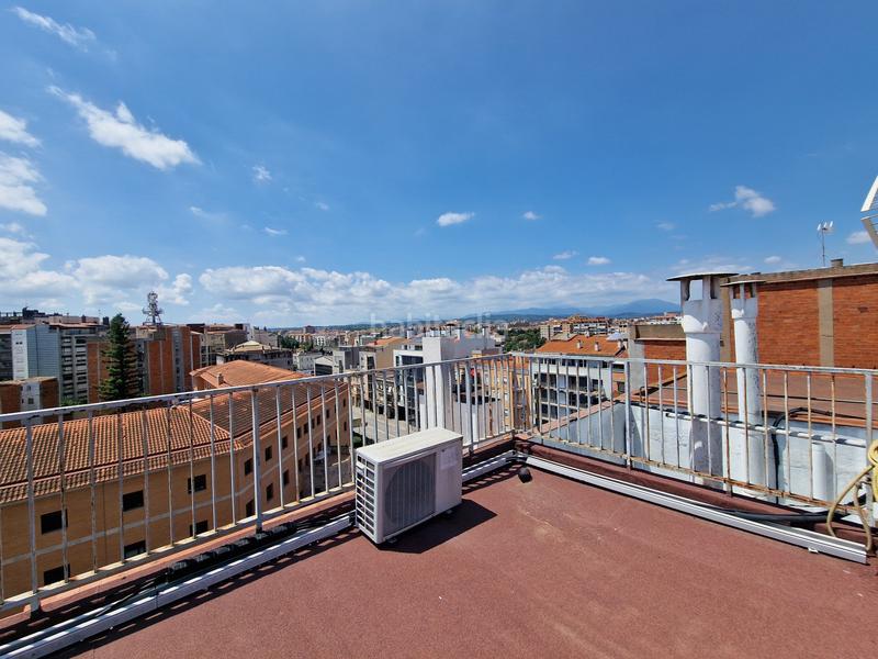 Foto 2a35aebd-8c03-4afd-a9ff-4b3f7aaea68c. Àtic a Eixample Nord Girona