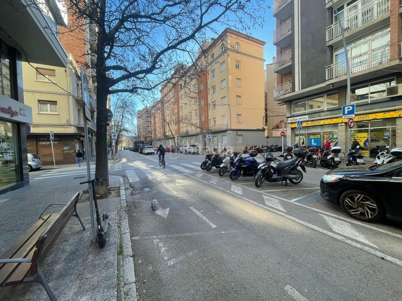 Foto b2c49094-7da9-45b3-a3fe-d855c481e4cf. Parking voiture dans Eixample Nord Girona