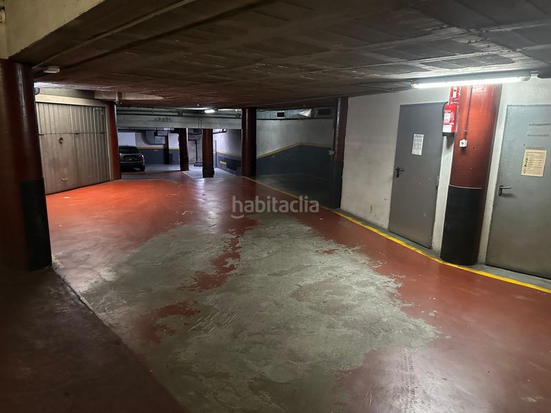 Foto 506c5d00-b0bf-4a9f-a7f5-9e44c9914462. Car parking in Eixample Nord Girona