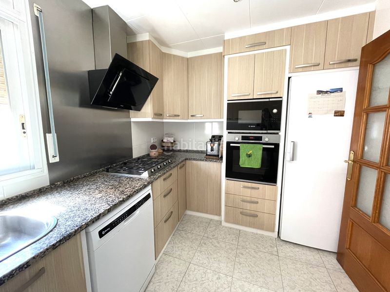 Foto 64fcb1a6-0882-4614-a106-bec2893a53e6. Casa adossada amb calefacció aparcament a Eixample Sant Feliu de Guíxols